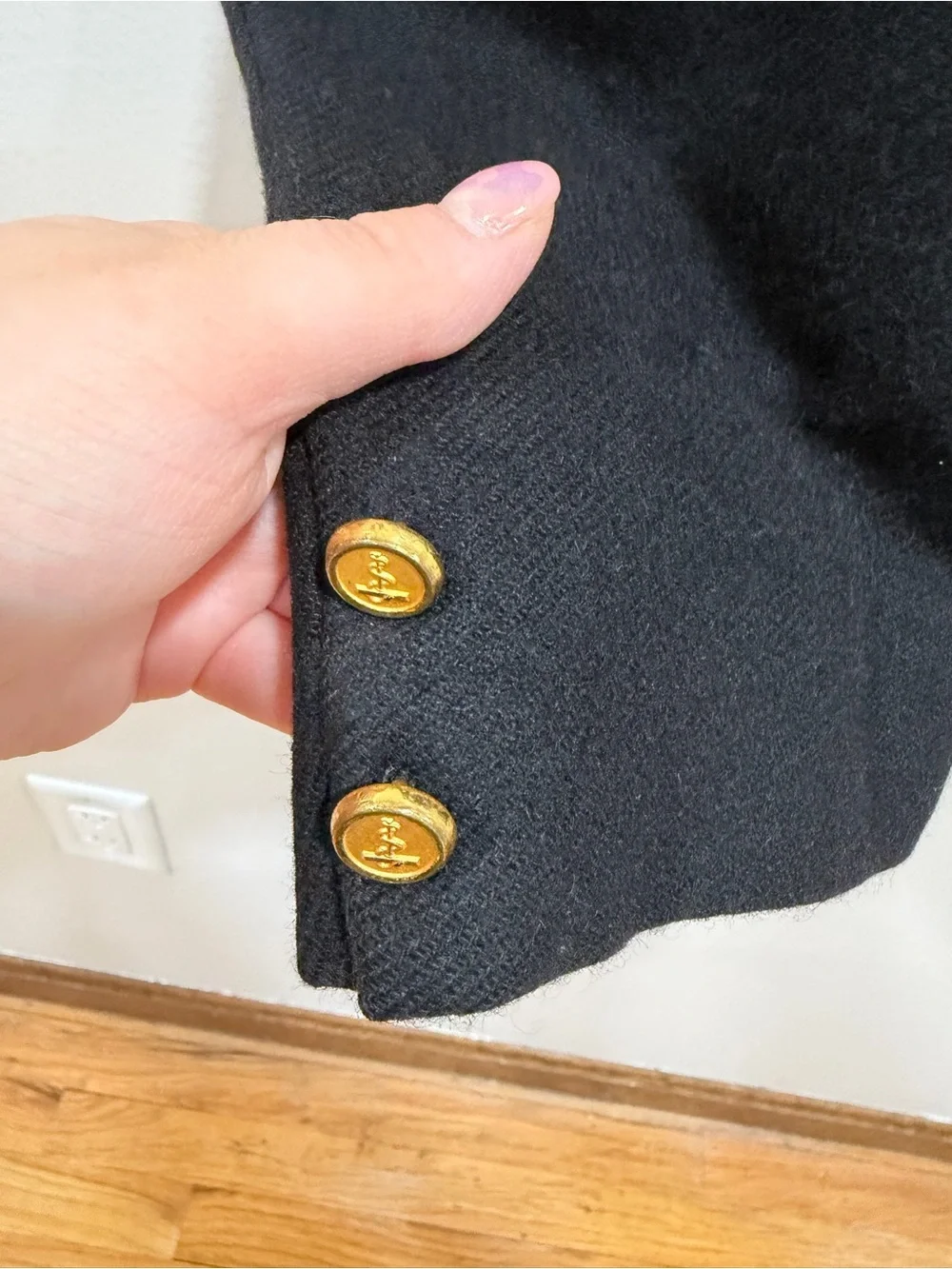 Saks Fifth Avenue 100% Cashmere Navy Blazer Sport Coat Gold Crest Buttons 41L